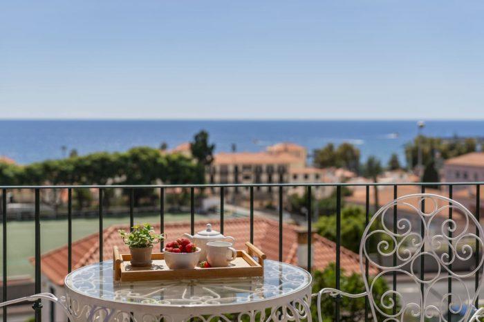 Apartamentai su erdviu balkonu ir vaizdu į vandenyną