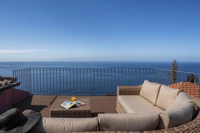 Jauki vila su balkonu, terasa ir vaizdu į vandenyną