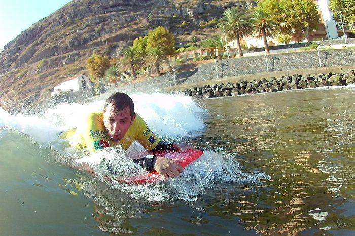 Plaukimas kūno lenta (“bodyboarding”)