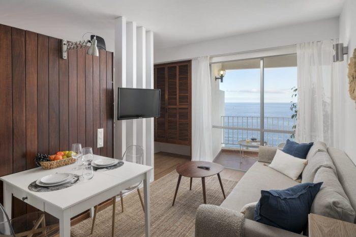 Apartamentai su vaizdu į vandenyną ir baseinu Madeiros širdyje