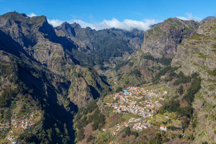 TUKTUK turas: paslaptingasis Nuns Valley, Eira do Serrado apžvalgos aikštelė ir kalnų didybė