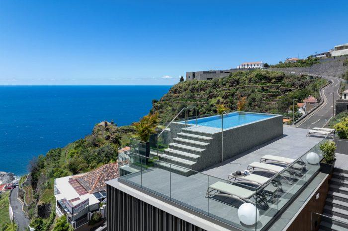 Jaukūs dviejų miegamųjų apartamentai su baseinu Calheta regione