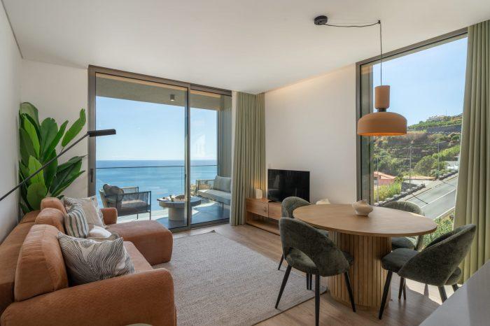 Nuostabūs apartamentai su vandenyno vaizdu ir kompleksui priklausančiu baseinu, Calheta